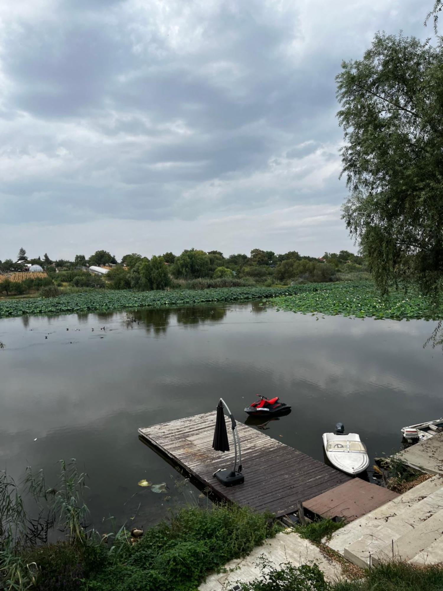 Отель La Nuferi Lac To Therme & Aeroport Otopeni Снагов Экстерьер фото