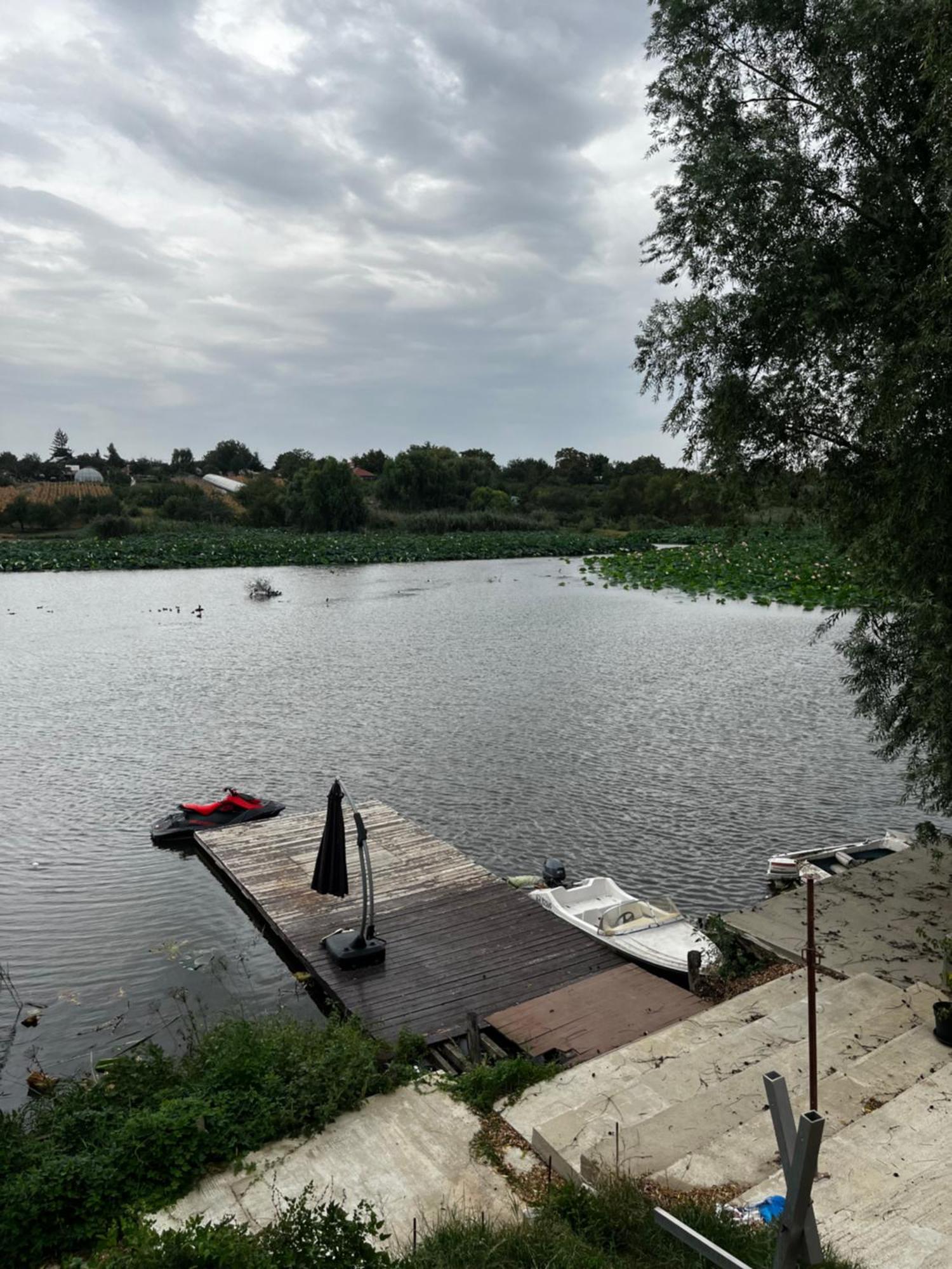 Отель La Nuferi Lac To Therme & Aeroport Otopeni Снагов Экстерьер фото